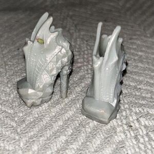 Monster High Doll Draculaura Boo York Silver Gargoyle Dragon‎ Head Shoes H2